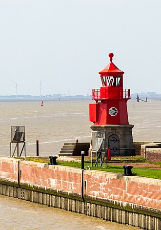 Photo of Emden Harbour entry light Westmole